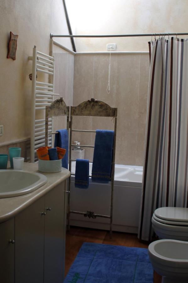 L'Oleandro Sul Lago D'Iseo B&B スルツァーノ エクステリア 写真